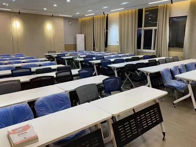 阶梯教室课桌椅